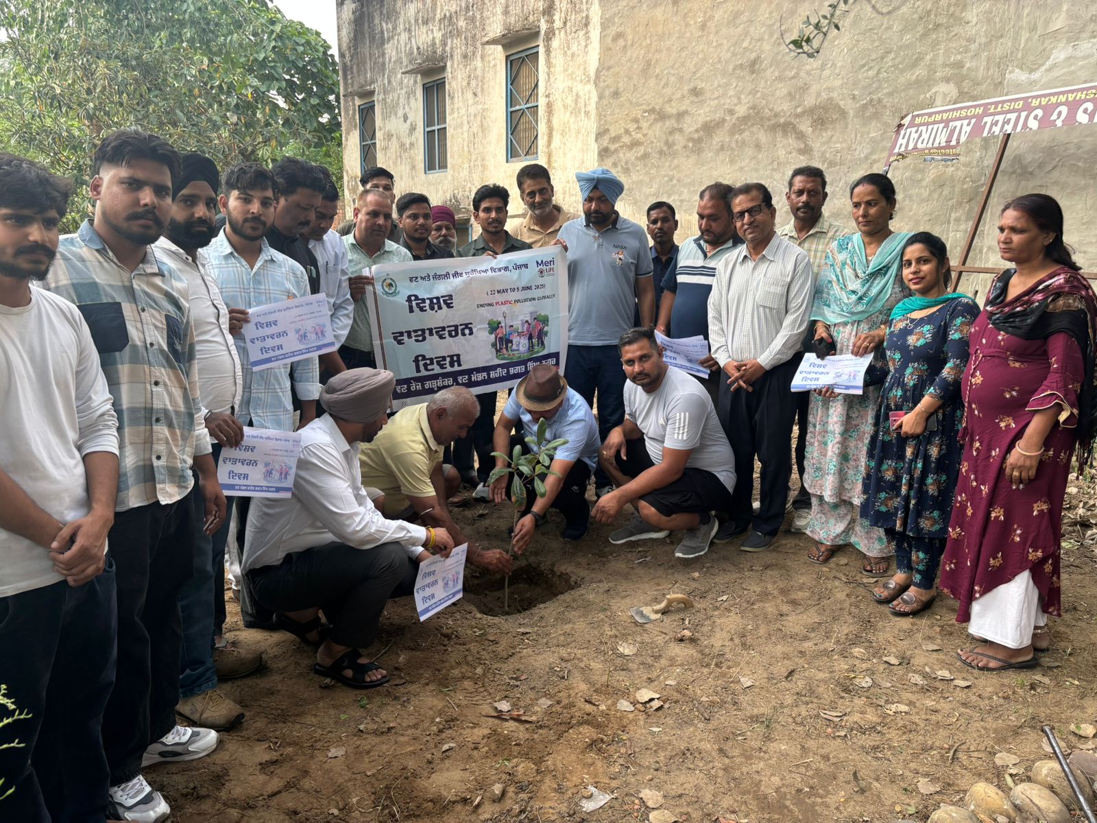 Maheshyana Mandir Garhshankar planted shade trees on World Environment Day, giving a message of green future